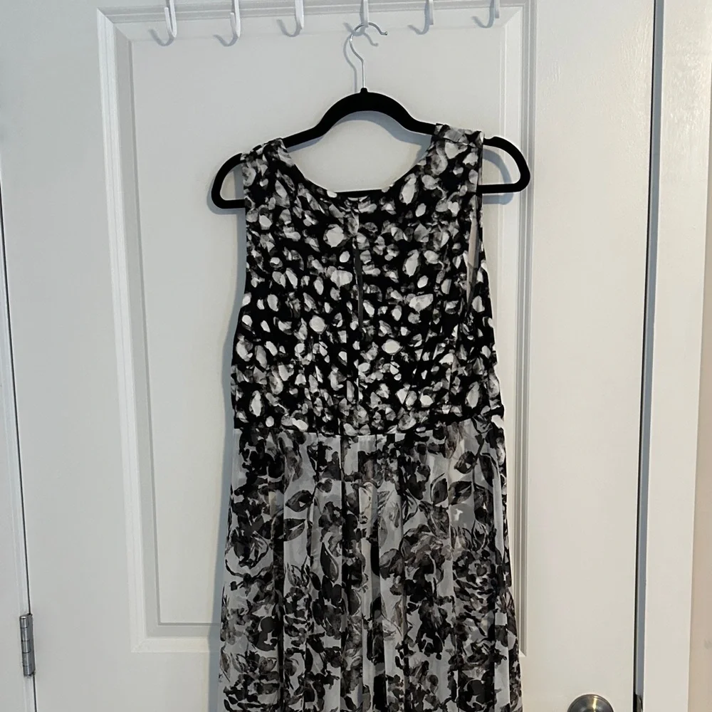 Vera Wang Black and White Maxi Dress - Picture 10 of 12